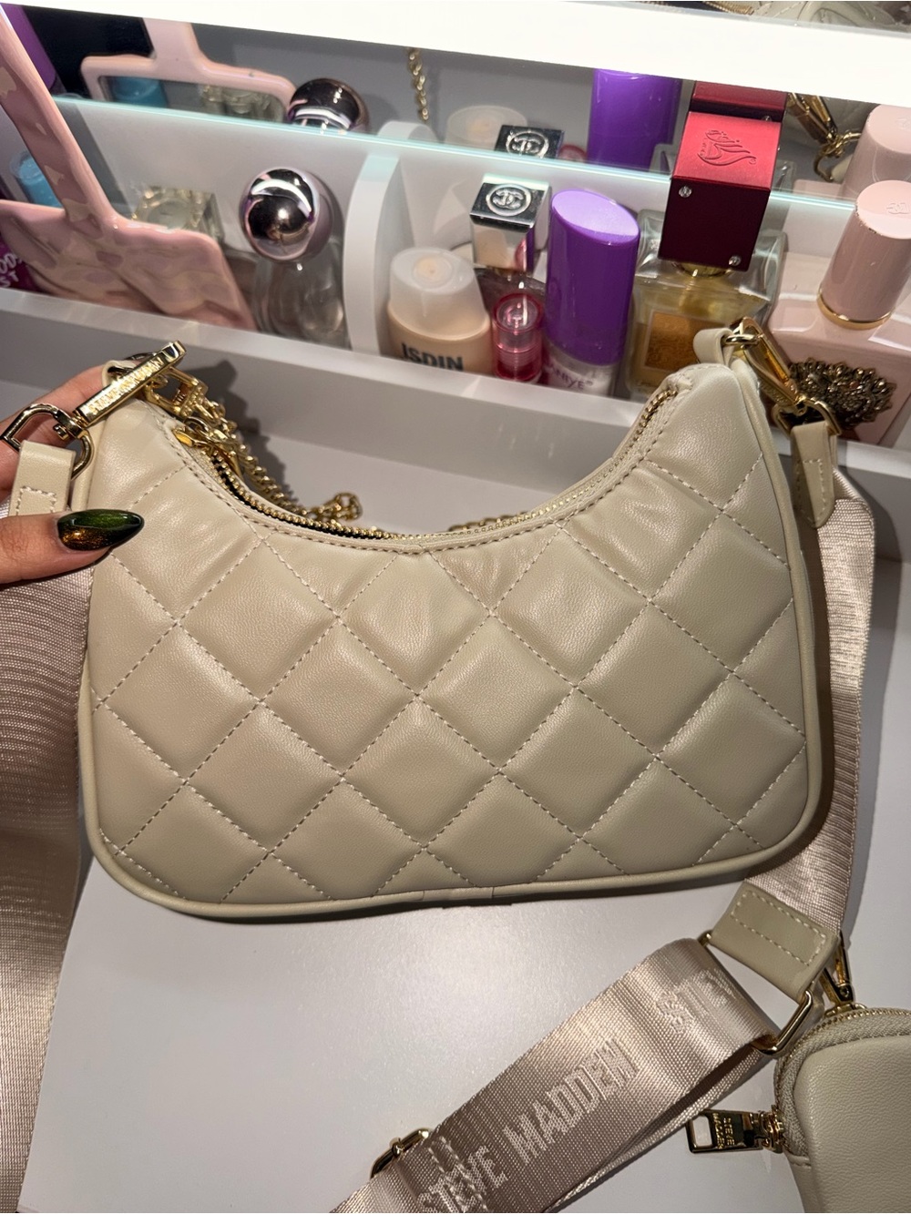 Steve Madden Cream Quilted Shoulder Bag with Gold Chain - Picture 2 of 6